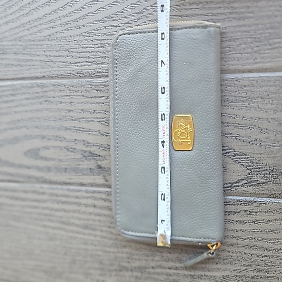 Joy Mangano Gray Leather Zip Around Wallet - Picture 10 of 12
